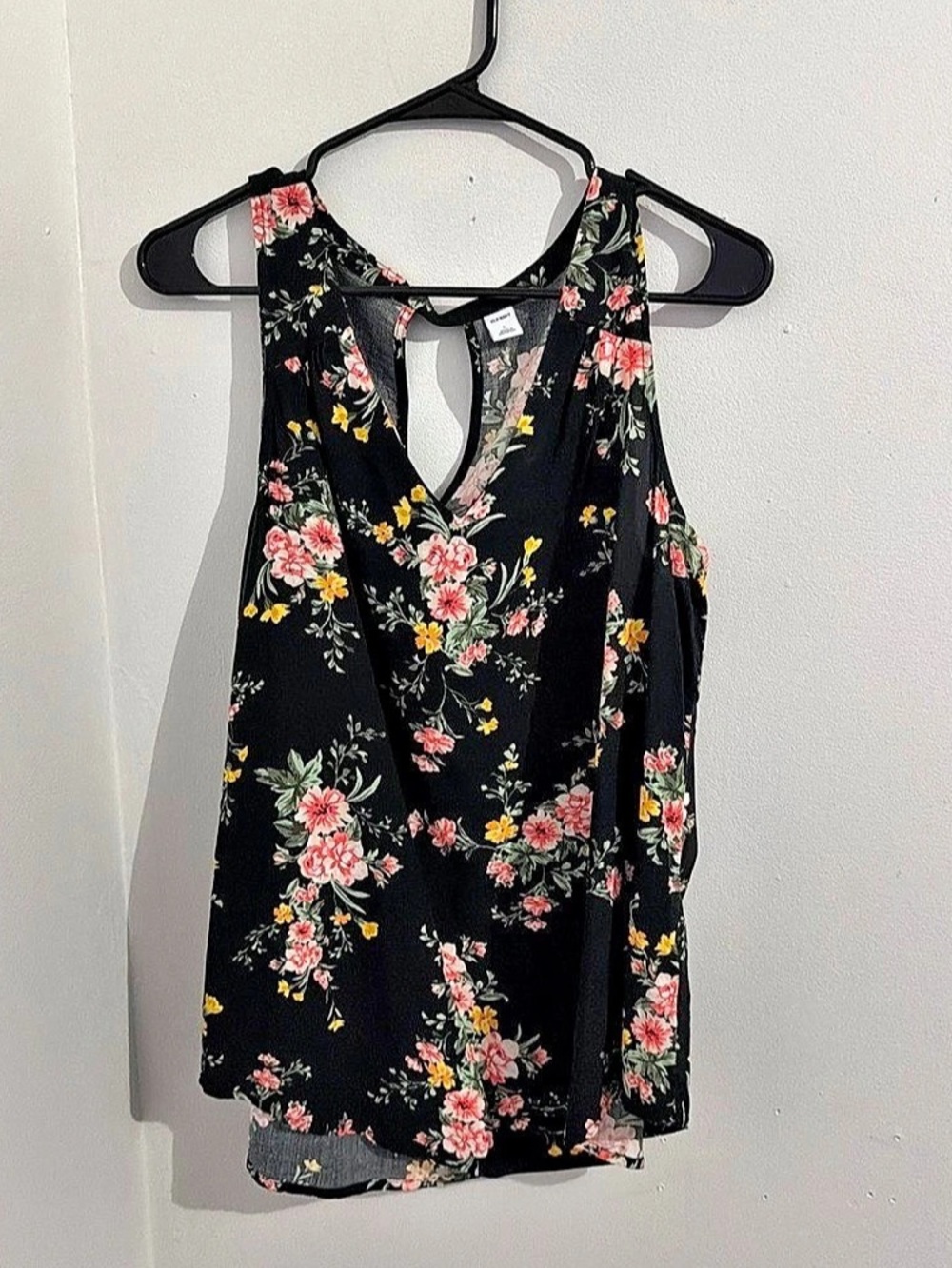 Old Navy Floral V-Neck Blouse in Black & Pink